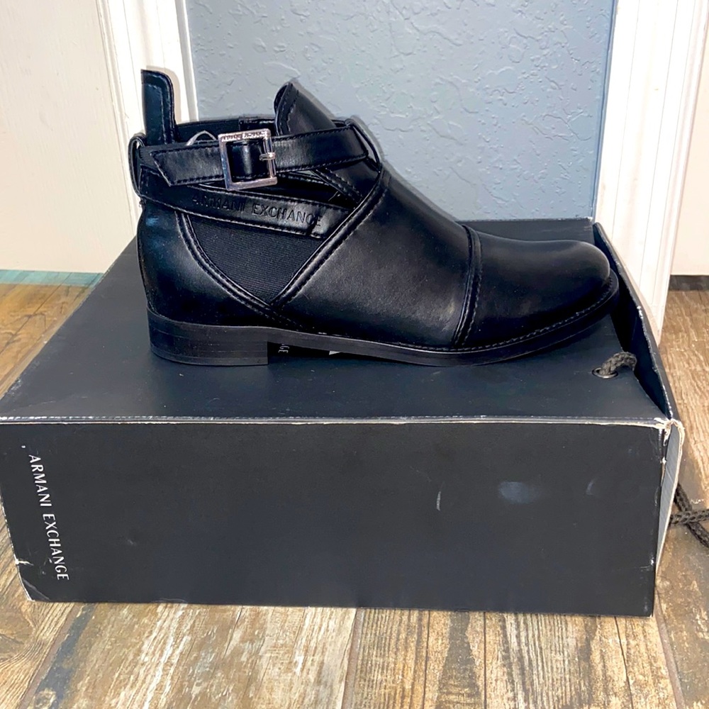 A|X ARMANI EXCHANGE SIZE 8 BLACK BOOTs